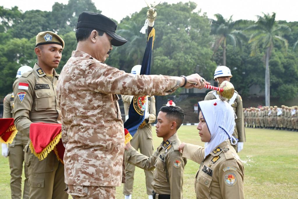 IPDN, ipdn, Selesaikan Kemah Juang, Rektor IPDN Sematkan Baret dan Brevet kepada 1.121 Praja Madya IPDN